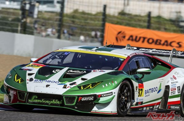 最後は見応えのあるバトルを演じた87号車 Bamboo Airways Lamborghini GT3