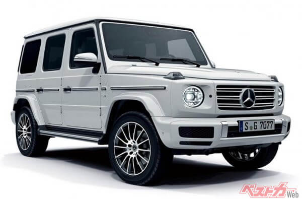 メルセデスベンツのエンブレム「スリーポインテッドスター」には、「陸・海・空」を指す。それぞれの世界でのモビリティの発展を意味するものとなっている