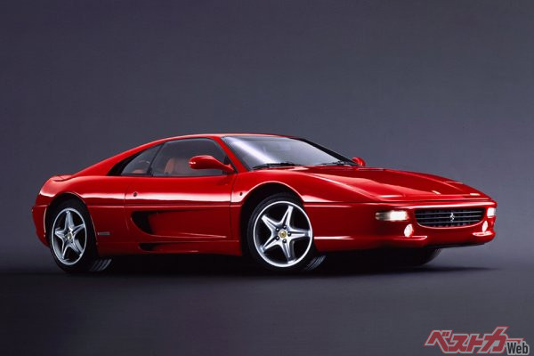 市販車で初めてパドルシフトが搭載されたフェラーリ F355