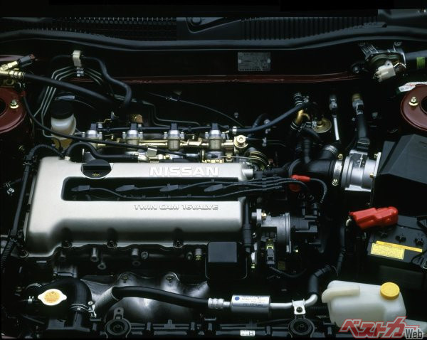 プリメーラに搭載された直4DOHCのSR20DEエンジン。150ps/19.0kgmのスペックで、同エンジンのレギュラー仕様であるS13シルビア後期型を上回っていた