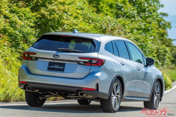 路面からの入力がほどよく設定されている佐渡島内でのクローズド市街地コースを走行するレヴォーグレイバックのプロトタイプ