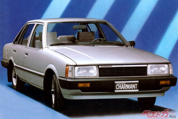 1981年登場の2代目ダイハツ シャルマン。4代目カローラがベースだが内外装のデザインはダイハツオリジナル