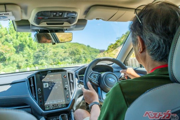 レヴォーグレイバックで走り出した途端、そのポテンシャルの高さに驚愕したという筆者