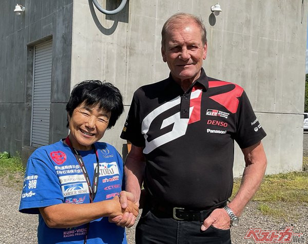 こちらも「レジェンド」、WRCの年間ドライバーズタイトル4回獲得のユハ・マッティ・ペレルヴォ・カンクネン氏。コクミさん、ものおじせず誰にでもグイグイいきます。うらやましい