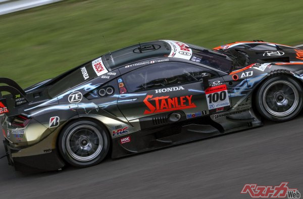 レース中盤で大クラッシュした100号車STANLEY NSX-GT(山本尚貴/牧野任祐組)。<br>山本選手が大事に至らなくて幸いだった