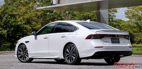 ホンダアクセスの純正パーツを装着したモデルを2タイプ用意。写真はTOURING LINEで上品さを提案したスタイル