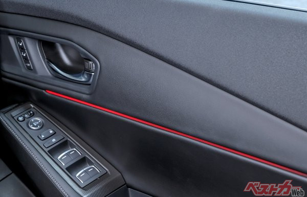 アンビエントライトを7色用意。写真はレッド