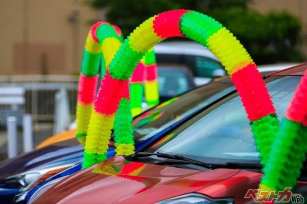 展示車の期間は、半年から9カ月程度となる。販売条件は、概ね展示開始から半年以上経過し納期遅延のないものとなる。販売価格は新車と変わらない(beeboys-stock.adobe.com)