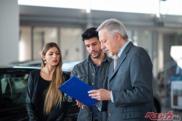 営業マンとの商談でうまくいかない場合も想定したほうがいい。その際は諦めて、他の店舗のクルマを見つけ出すことも出会いのひとつである。