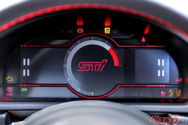 イグニッションオンで通常は「BRZ」と表示されるのだが、STI Sportの場合は「STI」の文字がメーターに出る演出も！