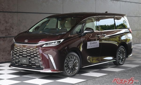 世界で最も高級なミニバンのレクサスLMは待望の日本導入