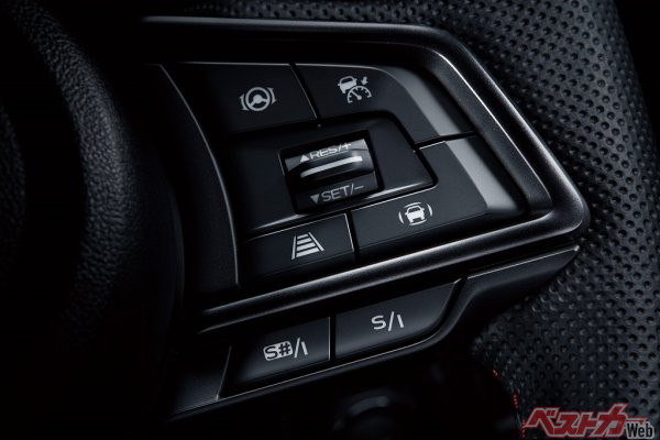 スバル車に搭載されている「Siドライブ」は、気分やシーンに合わせて、インテリジェントモードと、スポーツモードに走行性能を使い分けることができる。スイッチはステアリングホイール上にあり、手探りで変更ができる