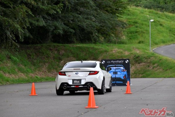 富士スピードウェイでの事前撮影会で特別に用意されたMT車用アイサイトのプリクラッシュブレーキ体験コース