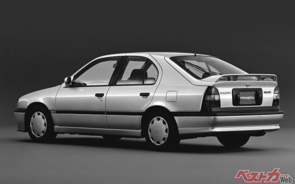 1991年10月、英国のサンダーランド工場で生産される5ドアハッチバック、2.0eGTの輸入販売を開始。トランスミッションは4速ATのみの設定