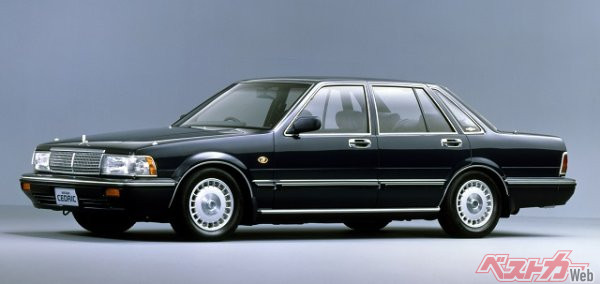 901運動で誕生したY31セドリック(1987年~1991年/全長4690×全幅1695×全高1400mm)