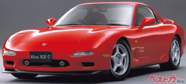 1991年に発売されたFD3S型RX-7。スポーツカー自体が不人気の時代に突入したため、3代目で残念ながら生産終了となった