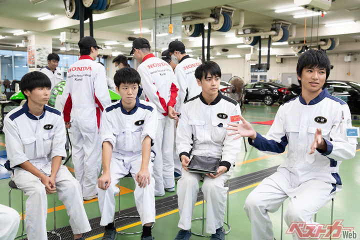 チーム名は「H-TEC CN-Project」。山藤優馬さん、森晴信さん、小野智也さん、小林優希さん（左から）