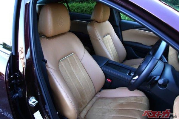 インテリアは洗練されたものとなっており、静寂性と安定性は群を抜いている。また思っていた通りの加速が可能で高速道路の合流もやりやすい