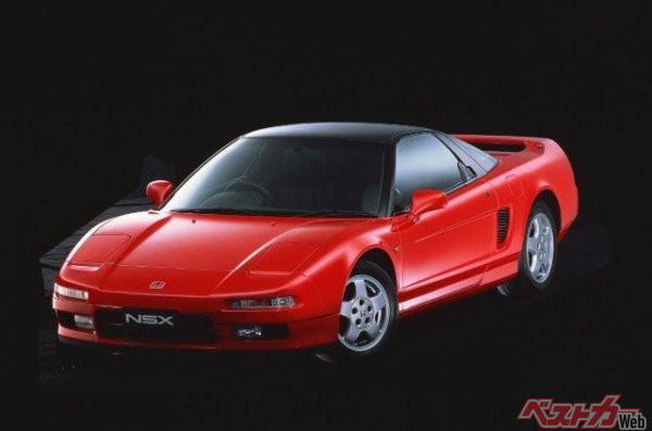 初代NSX(販売時期:1990年~2005年/全長4430×全幅1810×全高1170 mm)