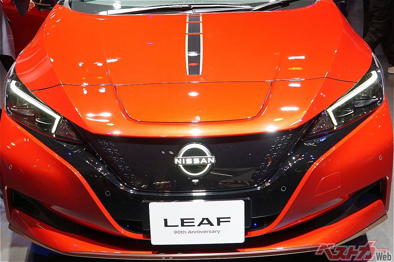 日本限定10周年モデル　赤　数量限定なのでお早めに！ 限定40台】カワサキUKが特別な「ニンジャZX-10RR・40周年記念車」を3色