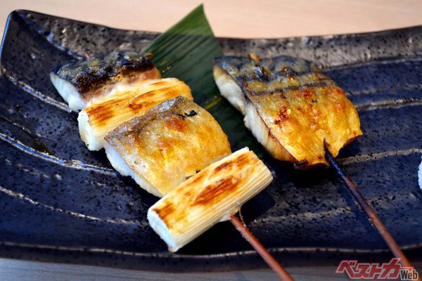 「サバヌーヴォーの串焼き」（220円）、「サバヌーヴォーのねぎま串」（275円）