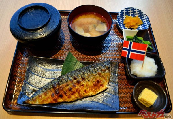 「サバヌーヴォー塩焼き定食」（1430円）も用意