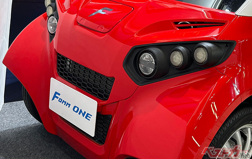 水に浮くクルマ!? しかも水の上を走れるってマジ!? 超小型EV「FOMM ONE