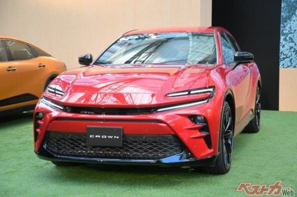 2023年10月6日、新型クラウンスポーツが登場。グレード構成が1つのみとなった(全長4720×全幅1880×全高1565mm)