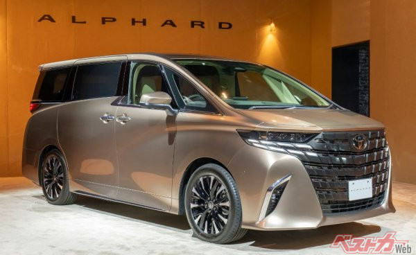 アルファード/ヴェルファイアとも大人気で長い納車待ちが続いている
