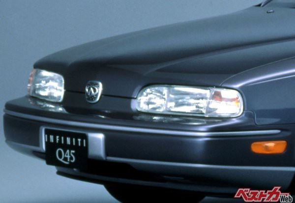 1989年にデビューした日産インフィニティQ45は日本では１代で販売終了。日産の高級車の位置付けで販売されたが振るわずに1997年5月に生産終了した