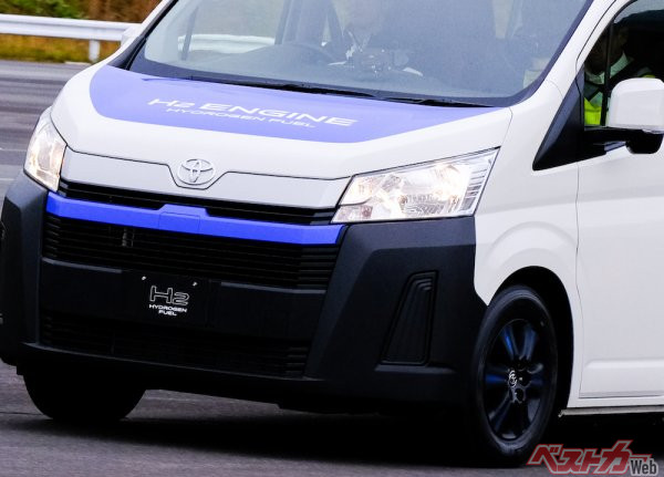 ハイエース水素エンジンに初試乗!! ランクル70も水素化できちゃうってマジですか!?? ディーゼル車の水素エンジン換装が最高なワケ