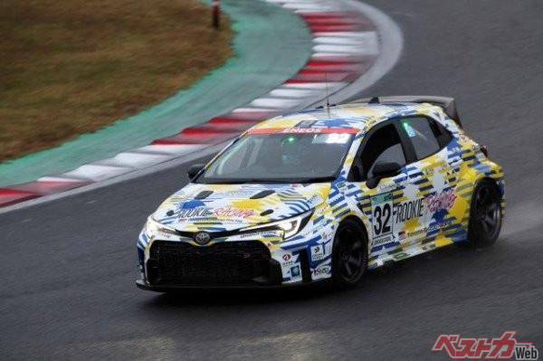 液体水素の実用化に向けて、ガソリンエンジン車と同等の224kW(304ps)の最高出力と1充填で20周(富士スピードウェイは1周4.563㎞)を達成した