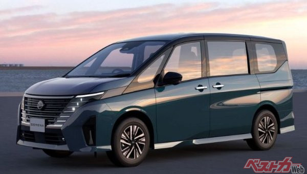 サイドウィンドウの面積が広く、視界がよく運転しやすいのはセレナの魅力