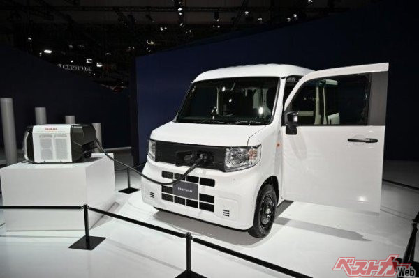 ジャパンモビリティショー2023のホンダブースにて展示されていた「ホンダN-VAN e:」。2024年春に発売予定だ