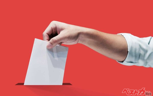 「好きなクルマに票を投じてみましょう！」。これはイメージ画像ですので、実際はスマホやパソコンからお願いします～。ifriday@AdobeStock