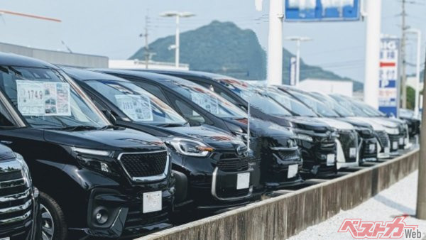 長期在庫になっているクルマはオークションに出品して販売車両の流動性を図る場合も