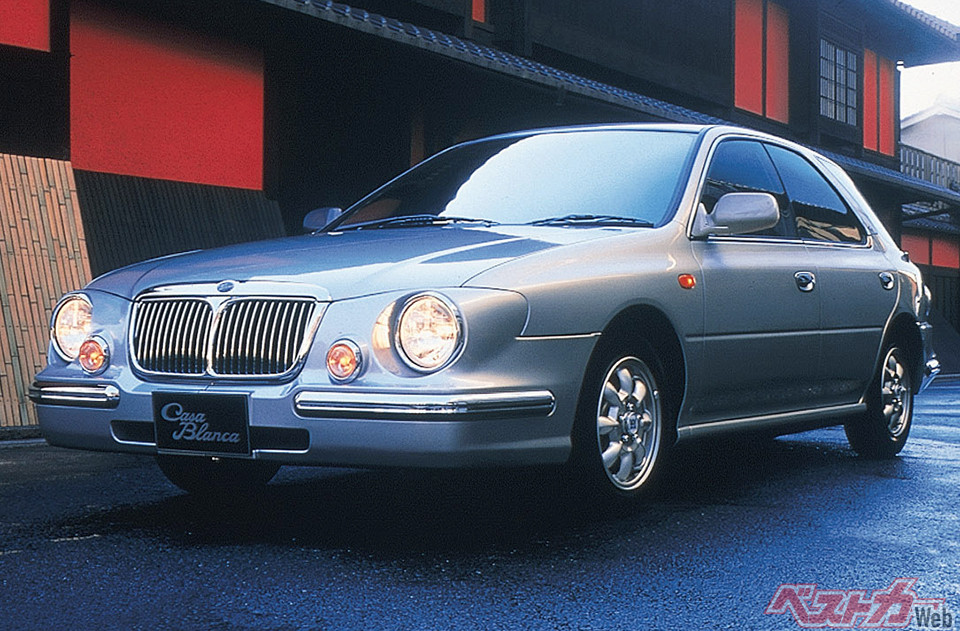 スバル インプレッサ カサブランカ(1998年)…インプレッサはフロントマスクのシャープなカッコよさが人気……のはずですが、それを捨ててレトロ調に。内装も手抜かりなく、落ち着いたデザインに変わっています
