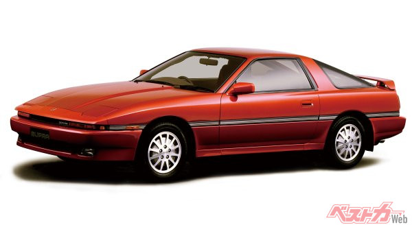 1986年、それまでのセリカXXから車名をグローバル名のスープラに変更してフルモデルチェンジを受けた初代A70型スープラ