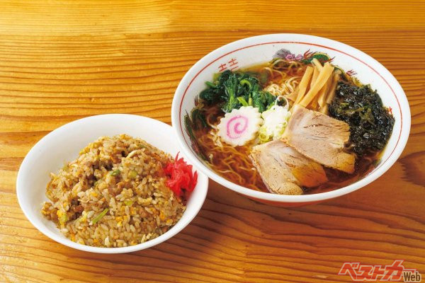 『中華そば　まるなか』中華そば　700円、セットチャーハン　300円　下呂市で110年続く「丸中製麺所」の極細麺を使用。加水率が低く、スープがよく染みる。チャーハンは焦がし醤油の香ばしさが味の決め手