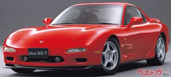 FD型RX-7。エンジンパフォーマンス、運動性能、デザインと、パーフェクトなFDは、最も美しい日本のピュアスポーツカーとして、誰からも認識されることに
