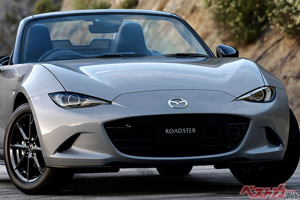 990S廃止されたけど……モニター8.8インチに大型化は大万歳