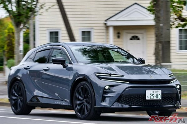 トヨタクラウンスポーツ、スポーティなデザインだぁ~!