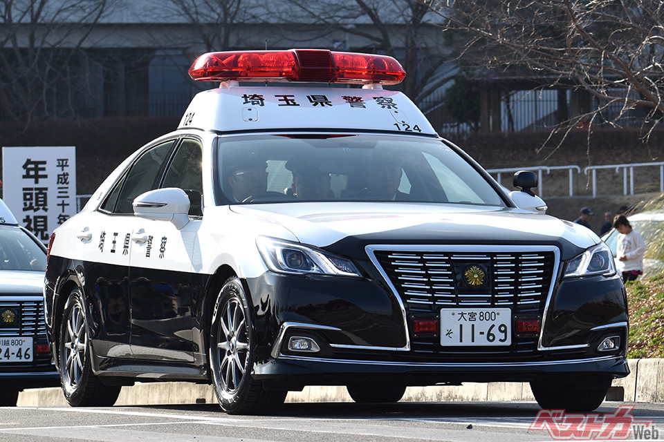 01)クラウンパトカー(昇降式警光灯)