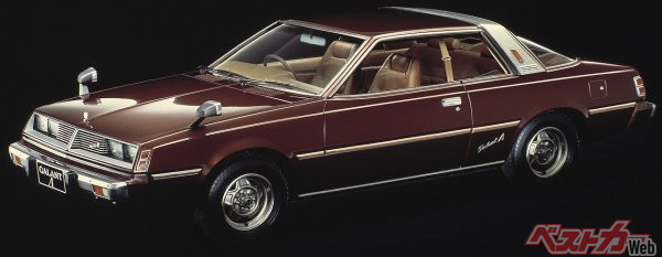 プリムス「サッポロ」こと、三菱のギャランラムダ。直線的なボディラインや角ばったフロントライトなど、70年代のアメ車のようなデザインだが、サッポロを表現した要素はどこにも見当たらない
