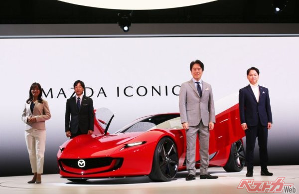 2023年10月に開催されたジャパンモビリティショーで一番人気を飾ったマツダのコンセプトカー「アイコニックSP」。2ローターエンジン＋モーターで走る、シリーズ型のプラグインハイブリッド車だとのこと