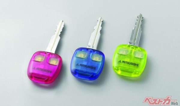 まさに00年代の配色と形状である