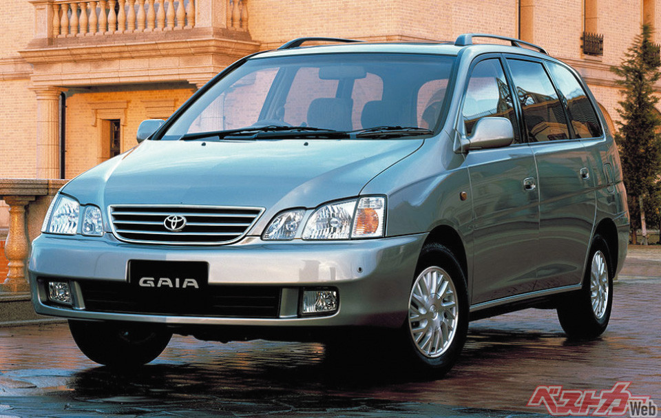 トヨタ ガイア(1998-2004年)。「ガイア」という名前はギリシア神話の大地の女神に由来する