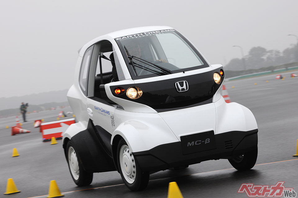 ホンダは2013年11月に発表した「MC-β」を使い、さいたま市や熊本県などで実証実験を始める