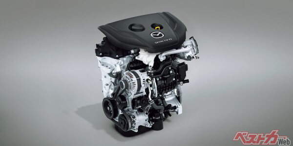 マツダ2に搭載されるクリーンディーゼル「SKYACTIV-D 1.5」。最高出力は77kW(105ps)、最大トルクは250Nm、WLTCモード燃費は21.6km/L（2WD）というスペックだ