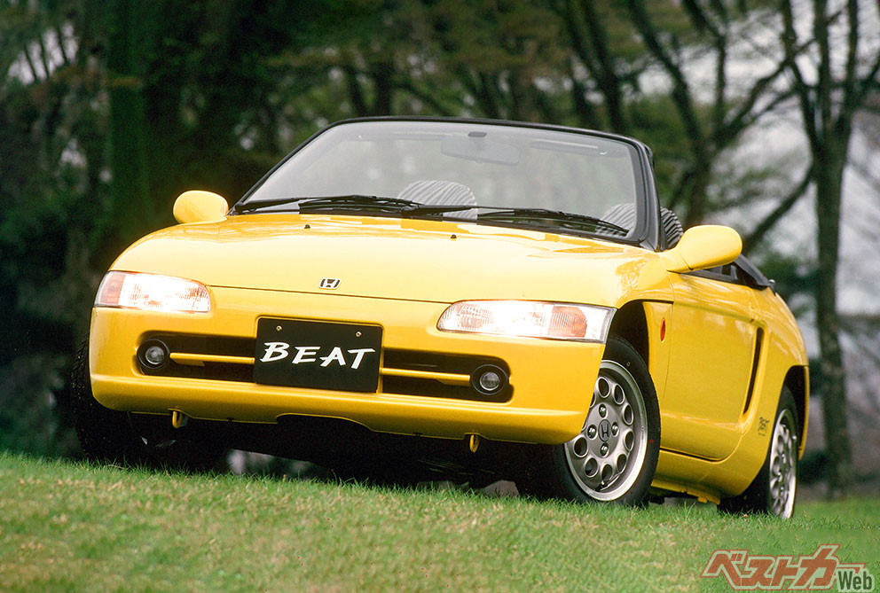 ホンダ ビート（1991-1996年）。軽自動車ながらミドシップのフルオープンモノコックボディを採用